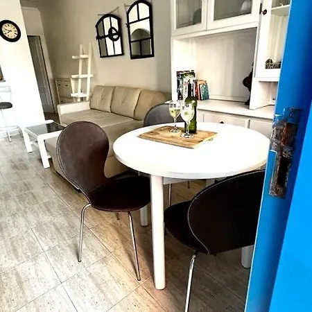 Cozy And Bright Locos דירה