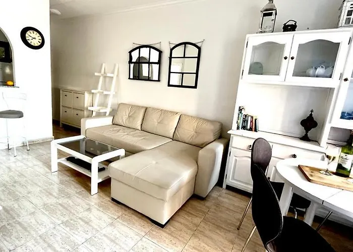 Cozy And Bright Locos Apartment